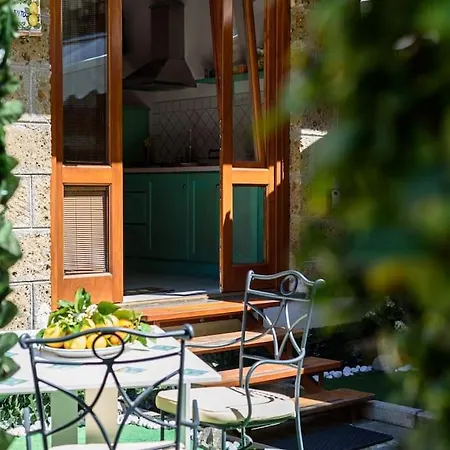 Apartment Sorrento Coast With Garden Il Glicine